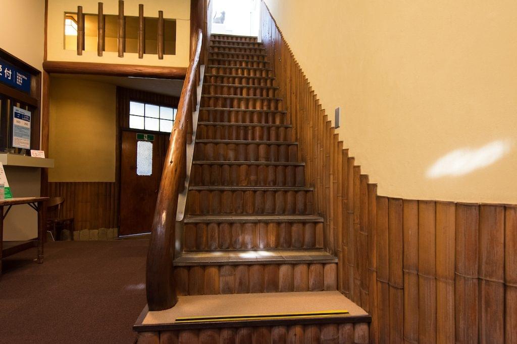 木賊張りの階段